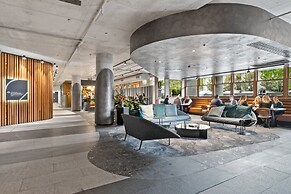 Stylish Studio in Acton With Stunning Water Views