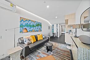 Stylish Studio in Acton With Stunning Water Views