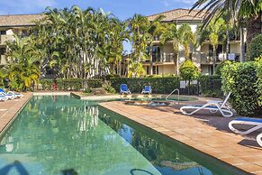 2-bed Family Haven With Pools, BBQ & Playgrounds