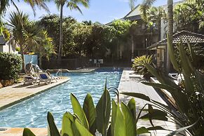 2-bed Family Haven With Pools, BBQ & Playgrounds