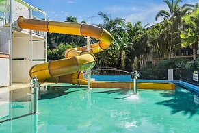 2-bed Family Haven With Pools, BBQ & Playgrounds