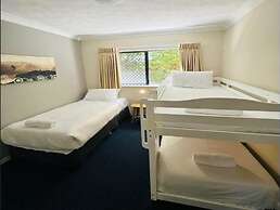 2-bed Family Haven With Pools, BBQ & Playgrounds