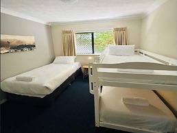 2-bed Family Haven With Pools, BBQ & Playgrounds