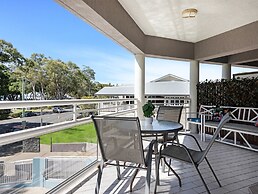 Beachside 2-bed Apartment With Secure Parking
