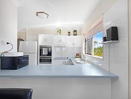 Beachside 2-bed Apartment With Secure Parking