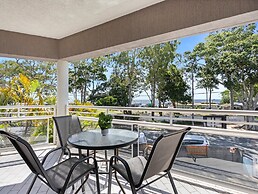 Beachside 2-bed Apartment With Secure Parking