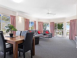 Beachside 2-bed Apartment With Secure Parking