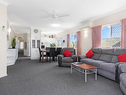 Beachside 2-bed Apartment With Secure Parking