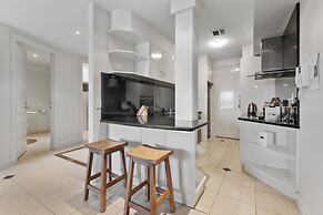 Spacious 3-bed Apartment by the MCG