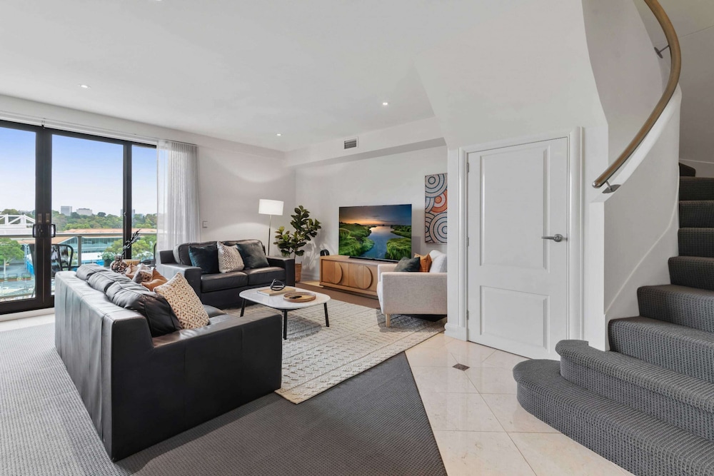 Spacious 3-bed Apartment by the MCG