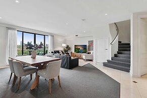 Spacious 3-bed Apartment by the MCG