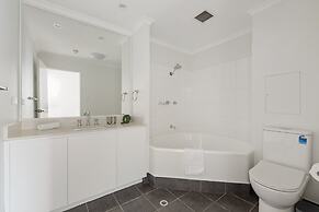 Stylish 2-bed Apartment With Pool in Camperdown