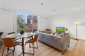 Stylish 2-bed Apartment With Pool in Camperdown