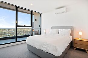 Stylish City-view Apartment With Amenities