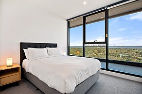 Stylish City-view Apartment With Amenities