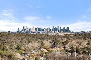 Stylish City-view Apartment With Amenities