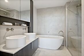 Stylish City-view Apartment With Amenities
