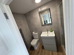 Riverside Retreat in Staines-upon-thames