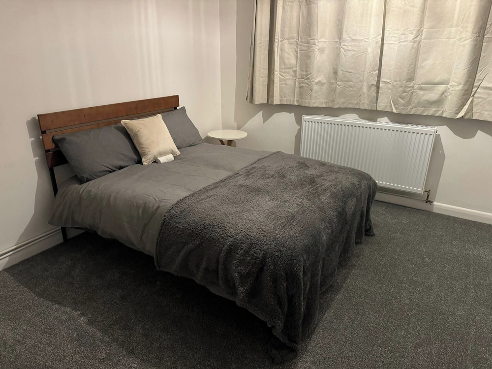 Riverside Retreat in Staines-upon-thames