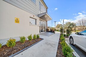 Tranquil Apartment in Green, Well Connected Suburb