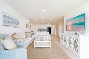 Elegantly Spacious 3-bed Unit Overlooking the Bay
