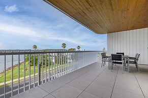 Elegantly Spacious 3-bed Unit Overlooking the Bay