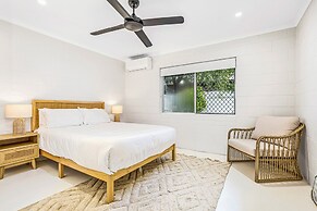 Bright and Spacious Triplex Near Holloways Beach