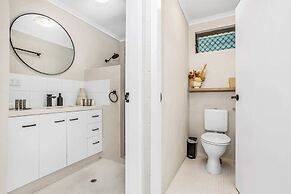 Bright and Spacious Triplex Near Holloways Beach