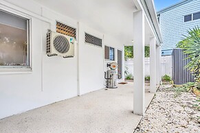 Bright and Spacious Triplex Near Holloways Beach