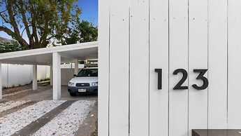 Bright and Spacious Triplex Near Holloways Beach