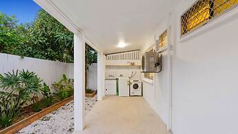 Bright and Spacious Triplex Near Holloways Beach