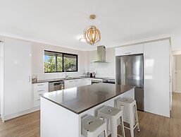 Spacious 3-bed Home With Large Balcony