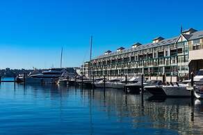 King Size Studio With Water View, Walk To The City