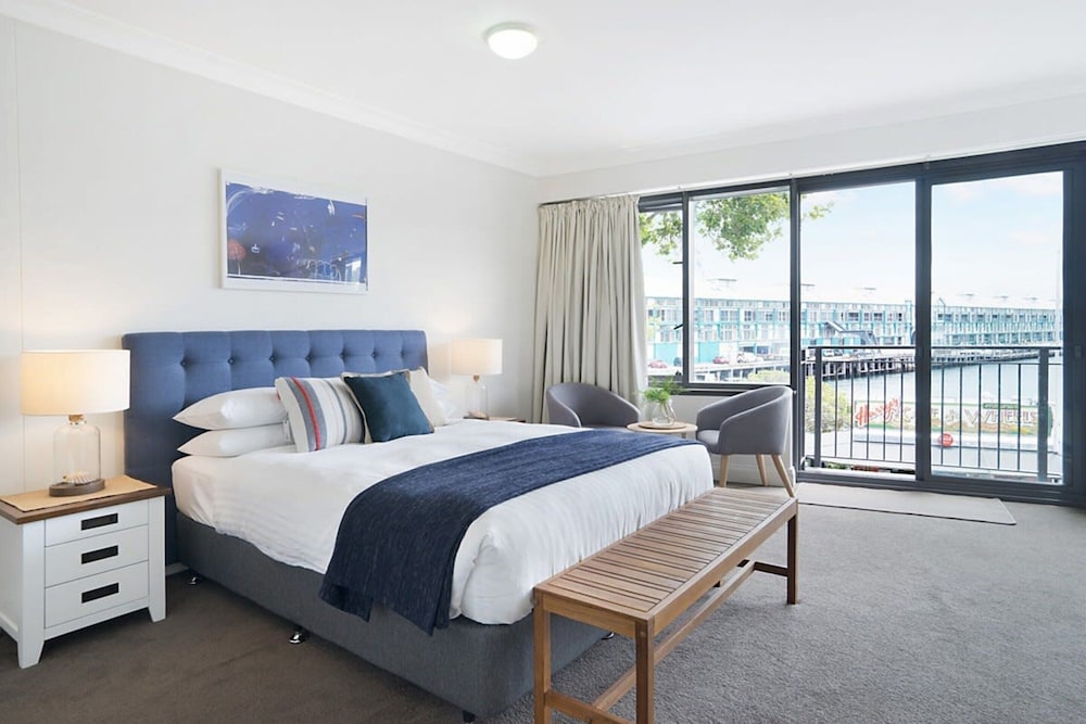 King Size Studio With Water View, Walk To The City