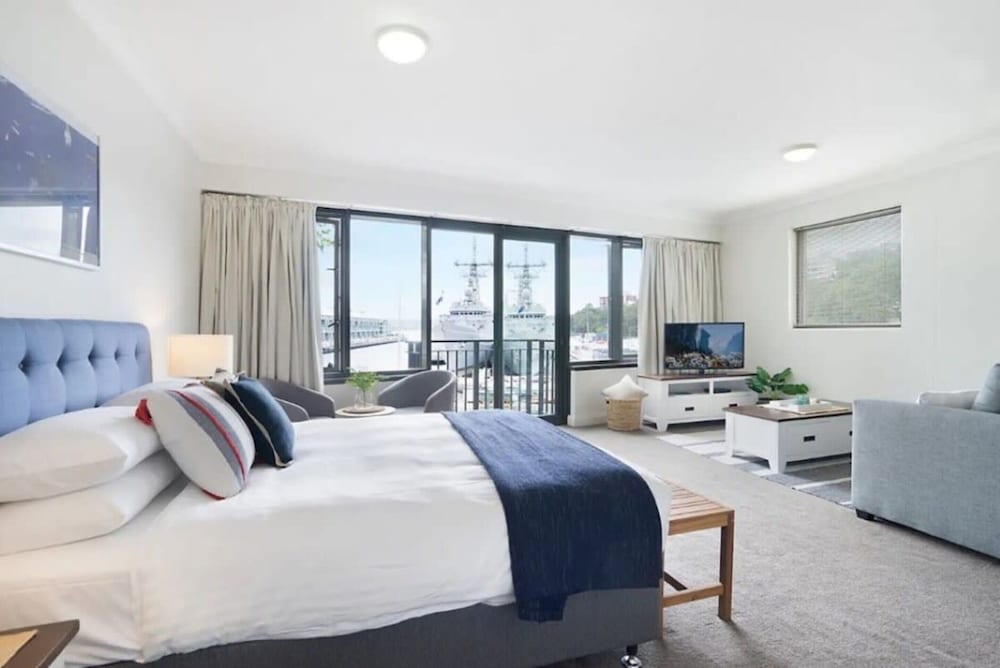 King Size Studio With Water View, Walk To The City