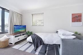 King Size Studio With Water View, Walk To The City
