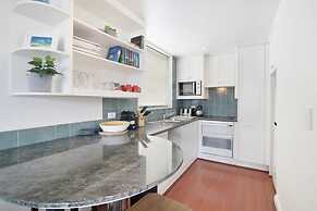 King Size Studio With Water View, Walk To The City