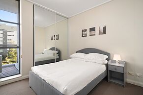Bright 2-bed Apartment Near Wentworth Point Sights