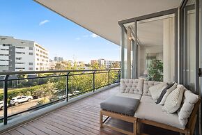 Bright 2-bed Apartment Near Wentworth Point Sights