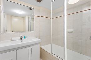 Albion Convenient Hideaway With Parking & Balcony