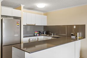 Albion Convenient Hideaway With Parking & Balcony