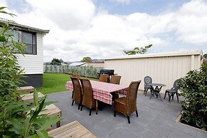 Cosy 3-bed Home With Fireplace & Outdoor BBQ