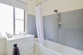 Cosy 3-bed Home With Fireplace & Outdoor BBQ