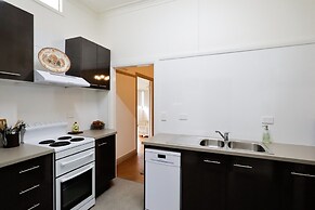 Cosy 3-bed Home With Fireplace & Outdoor BBQ