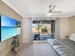 Our Haven: 4-bed Escape Near Beach & Mogo Trails