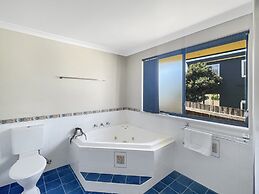 Our Haven: 4-bed Escape Near Beach & Mogo Trails