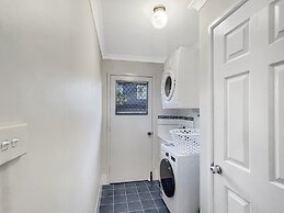 Our Haven: 4-bed Escape Near Beach & Mogo Trails