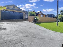 Our Haven: 4-bed Escape Near Beach & Mogo Trails