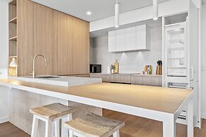 Stylish 2-bed Unit With Views & Rooftop Access