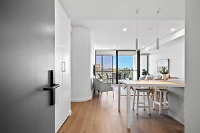 Stylish 2-bed Unit With Views & Rooftop Access